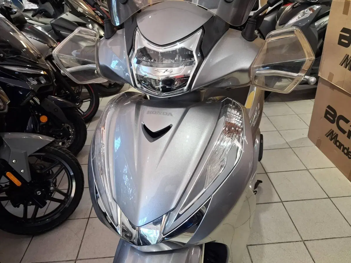 Honda SH 300 i ABS (2016 - 20) (2)