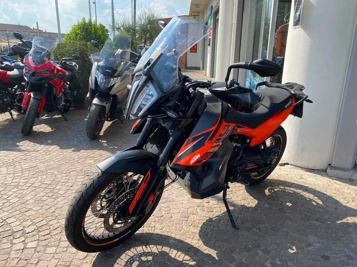 KTM 890 Adventure (2022) (4)