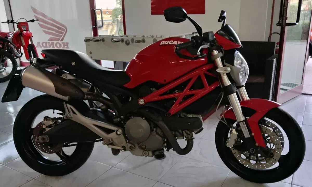 Ducati Monster 696 (2008 - 13) (2)