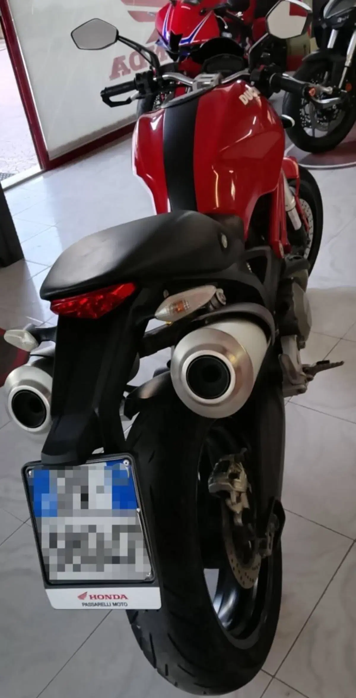 Ducati Monster 696 (2008 - 13) (4)