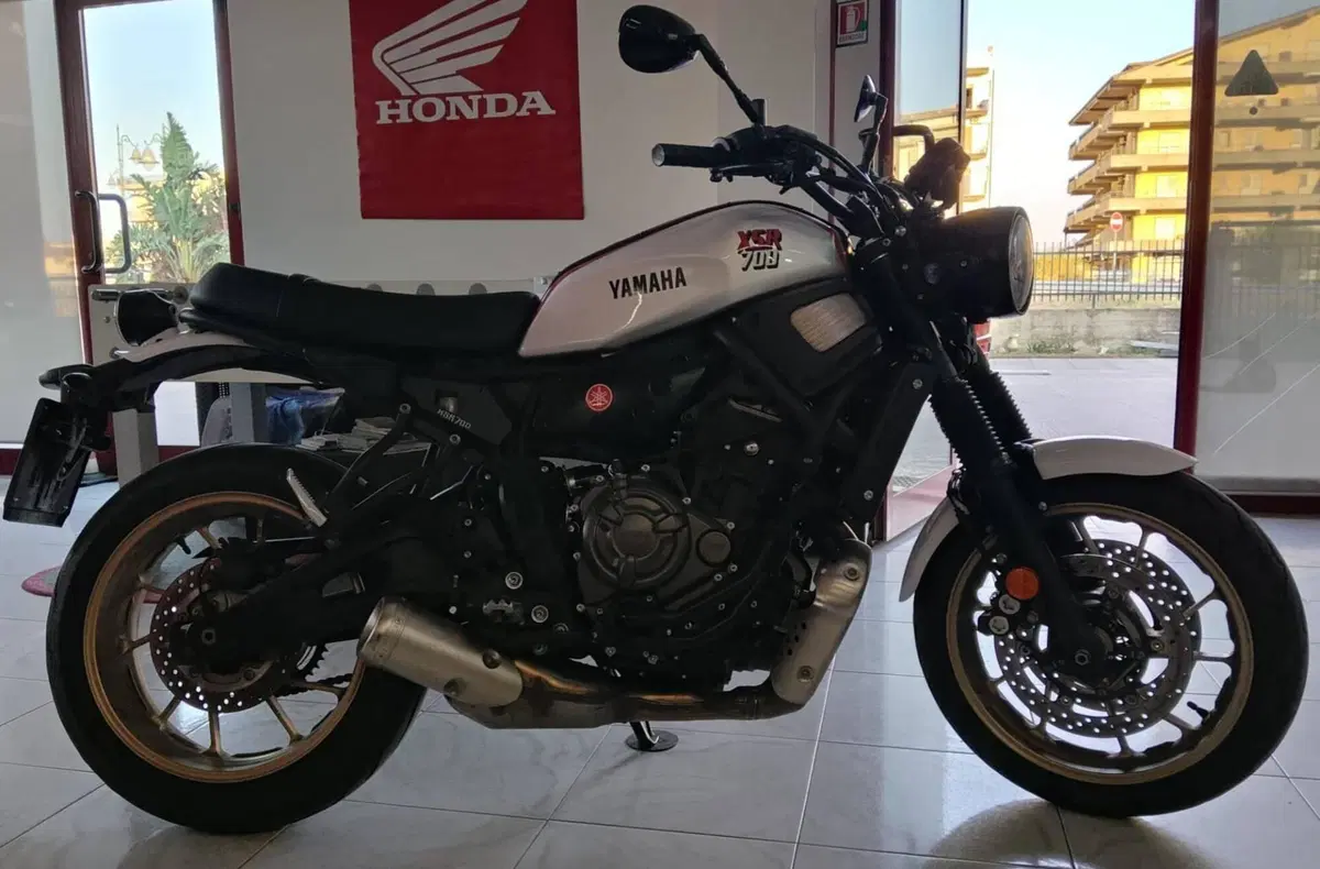 Yamaha XSR 700 XTribute (2022 - 24) (2)