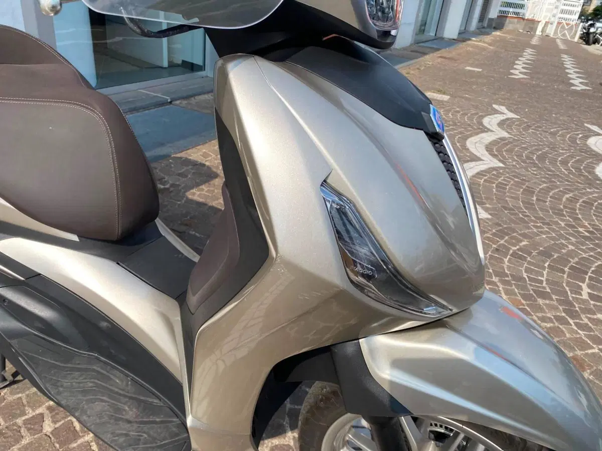Piaggio Beverly 400 ABS-ASR (2021 - 24) (8)