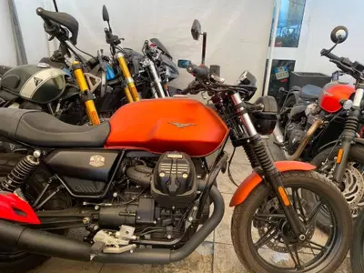 Moto Guzzi V7 Stone (2021 - 24) usata