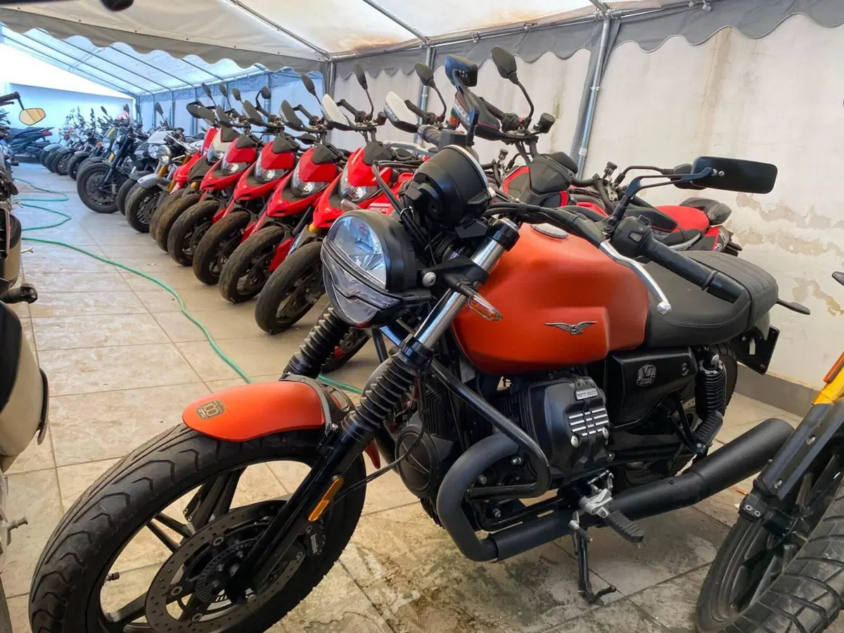 Moto Guzzi V7 Stone (2021 - 24) (4)