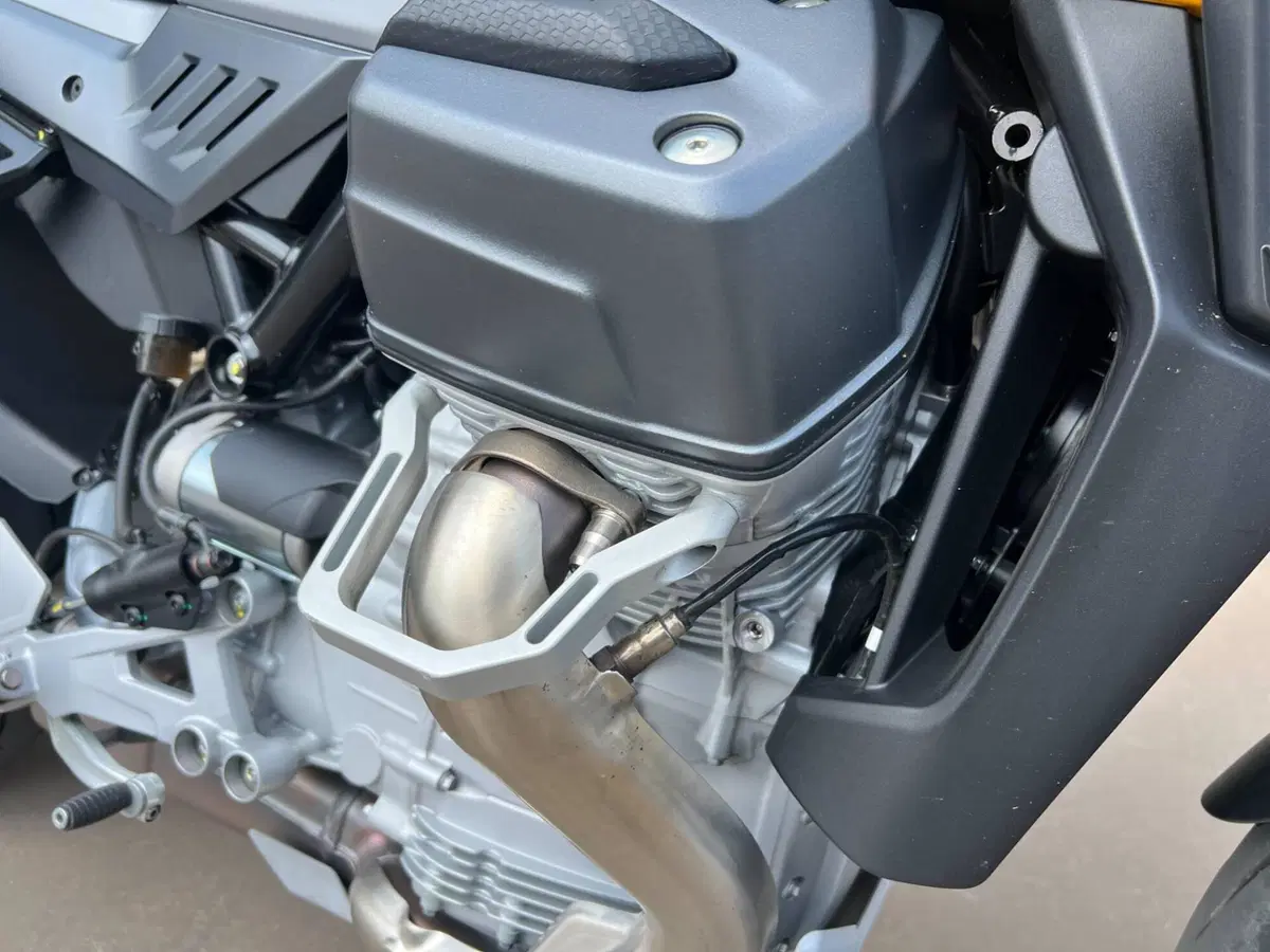 Moto Guzzi Stelvio (2024 - 26) (3)