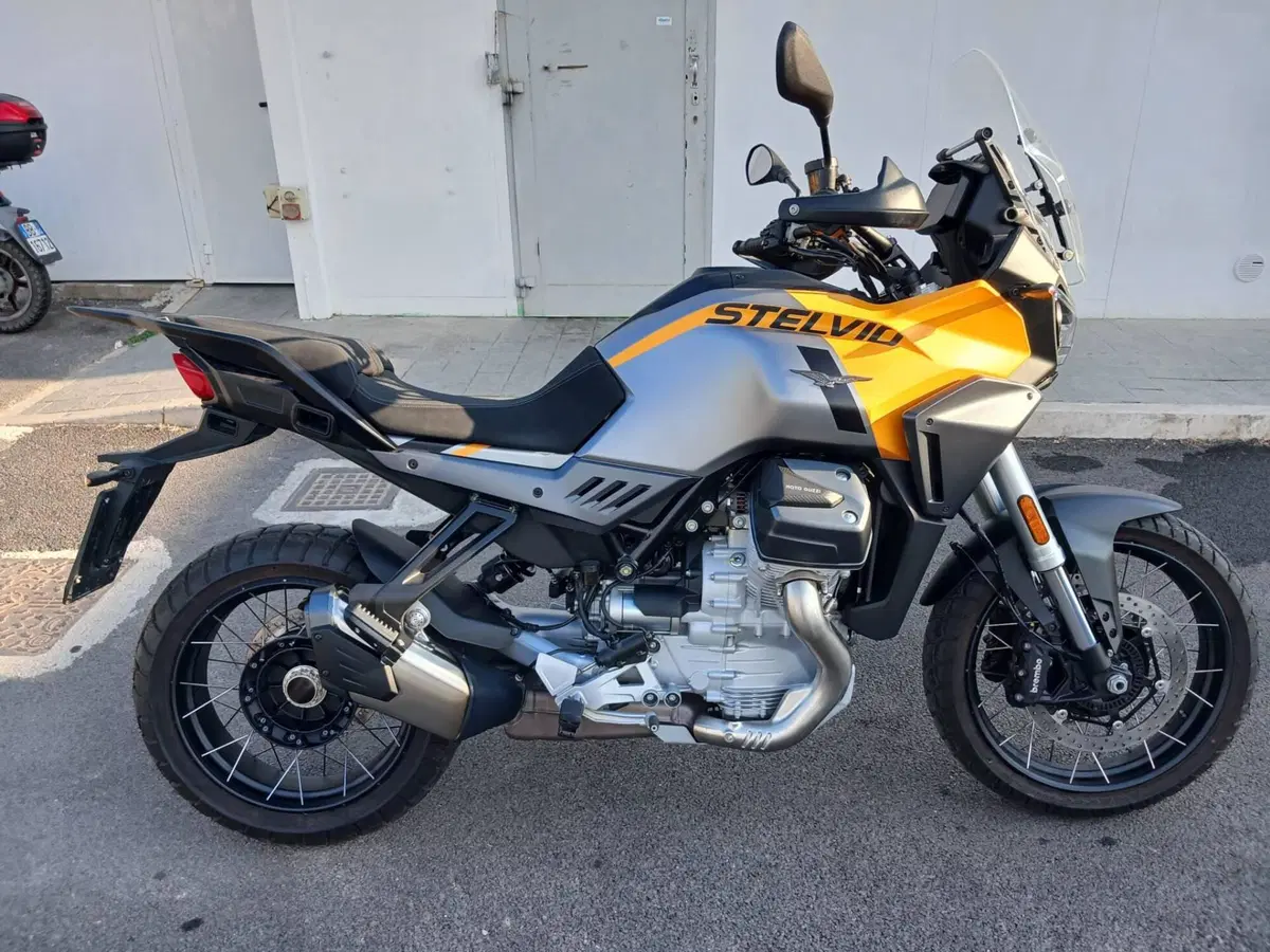 Moto Guzzi Stelvio (2024 - 26) (2)