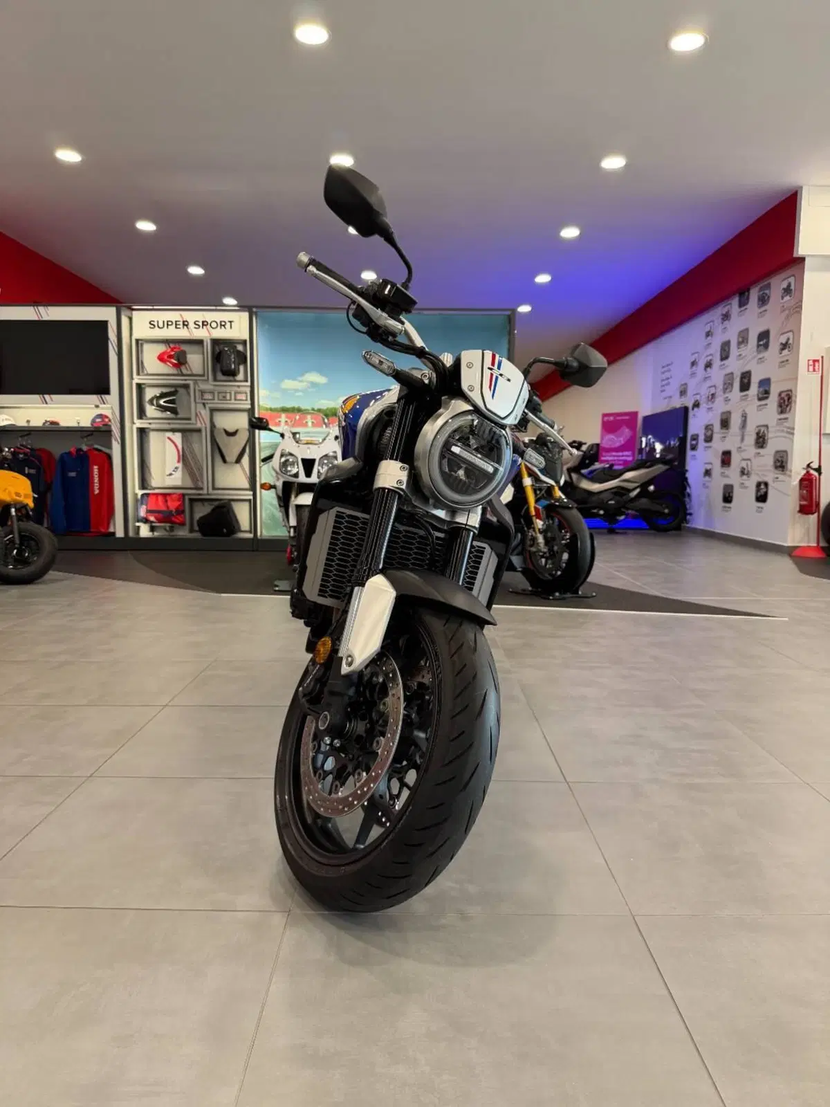 Honda CB 1000 R + Limited Edition (2019) (5)
