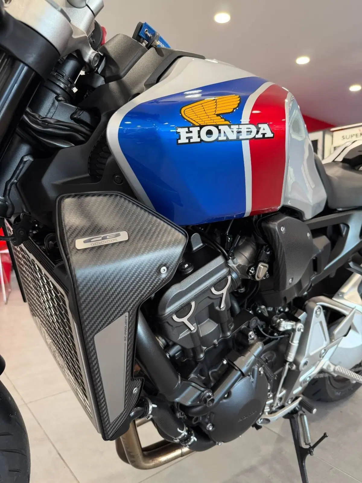 Honda CB 1000 R + Limited Edition (2019) (12)
