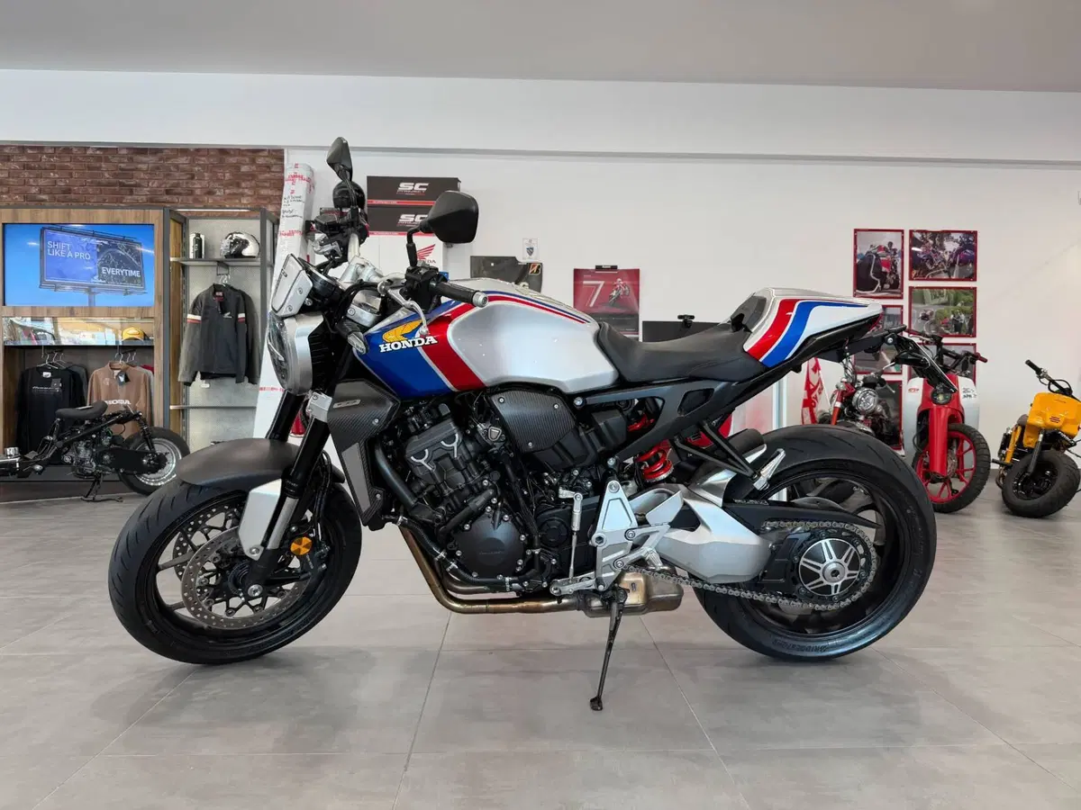 Honda CB 1000 R + Limited Edition (2019) (3)
