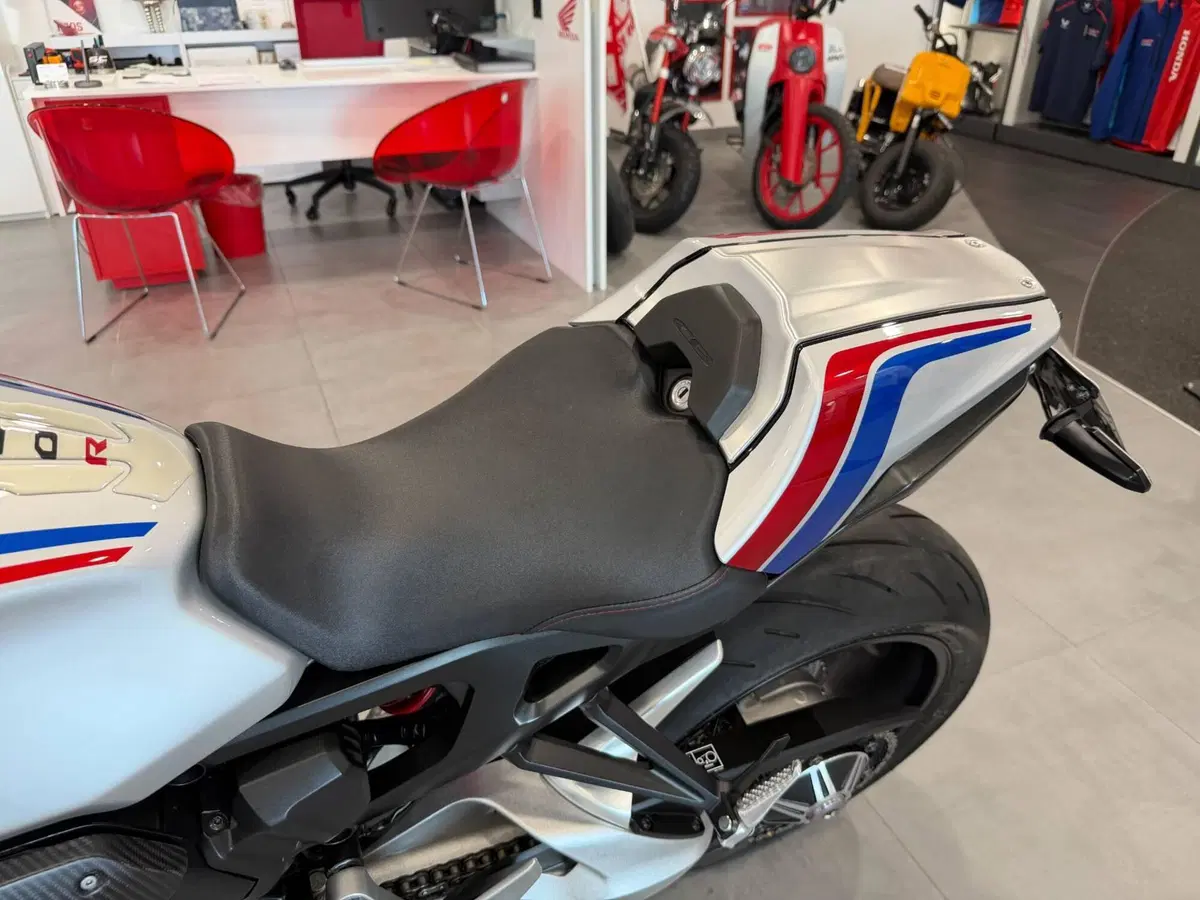 Honda CB 1000 R + Limited Edition (2019) (10)