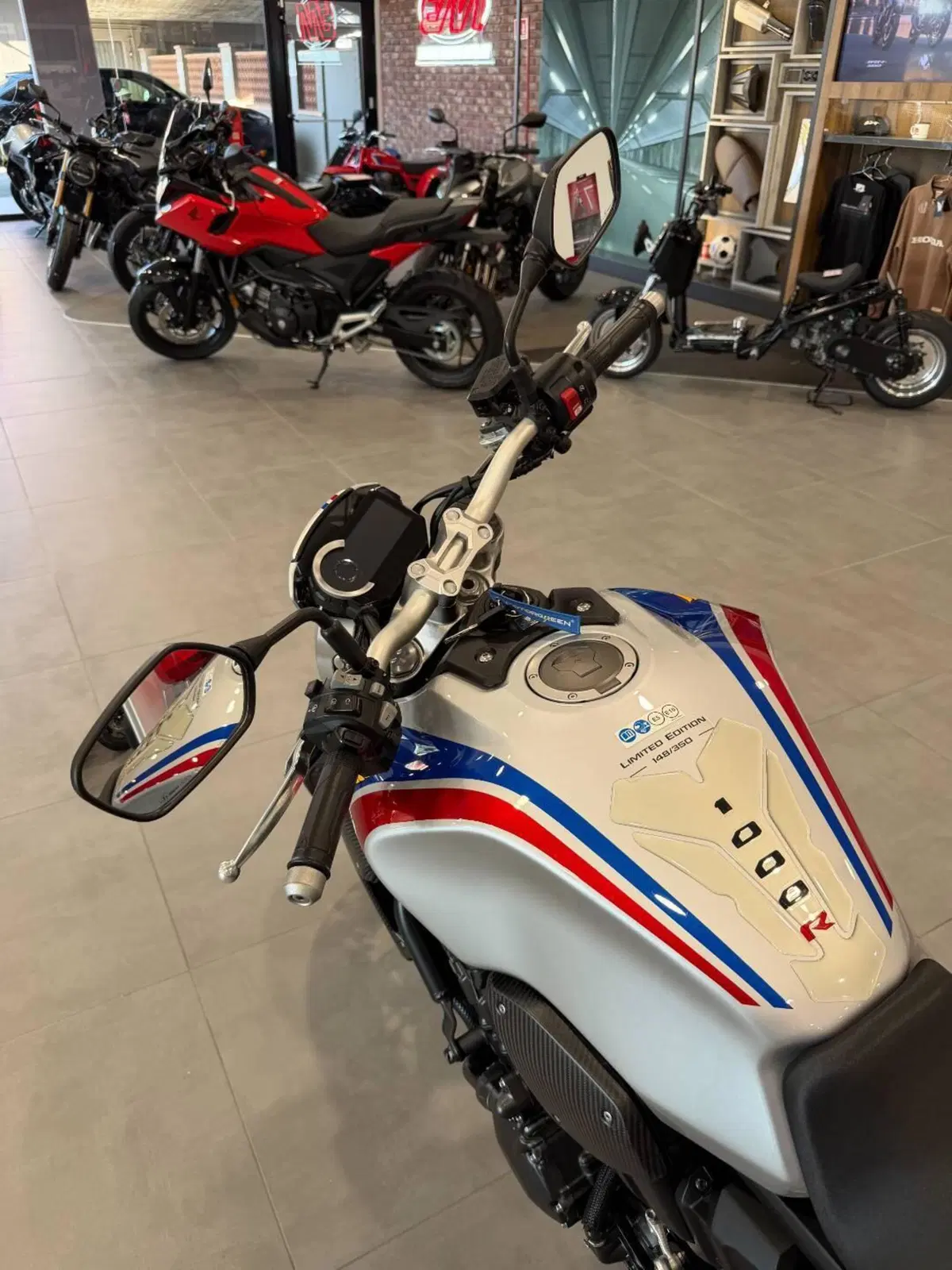Honda CB 1000 R + Limited Edition (2019) (8)