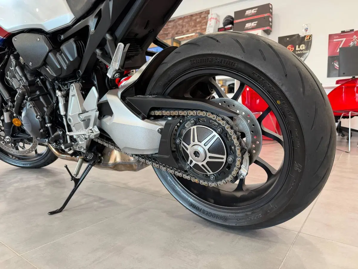 Honda CB 1000 R + Limited Edition (2019) (14)