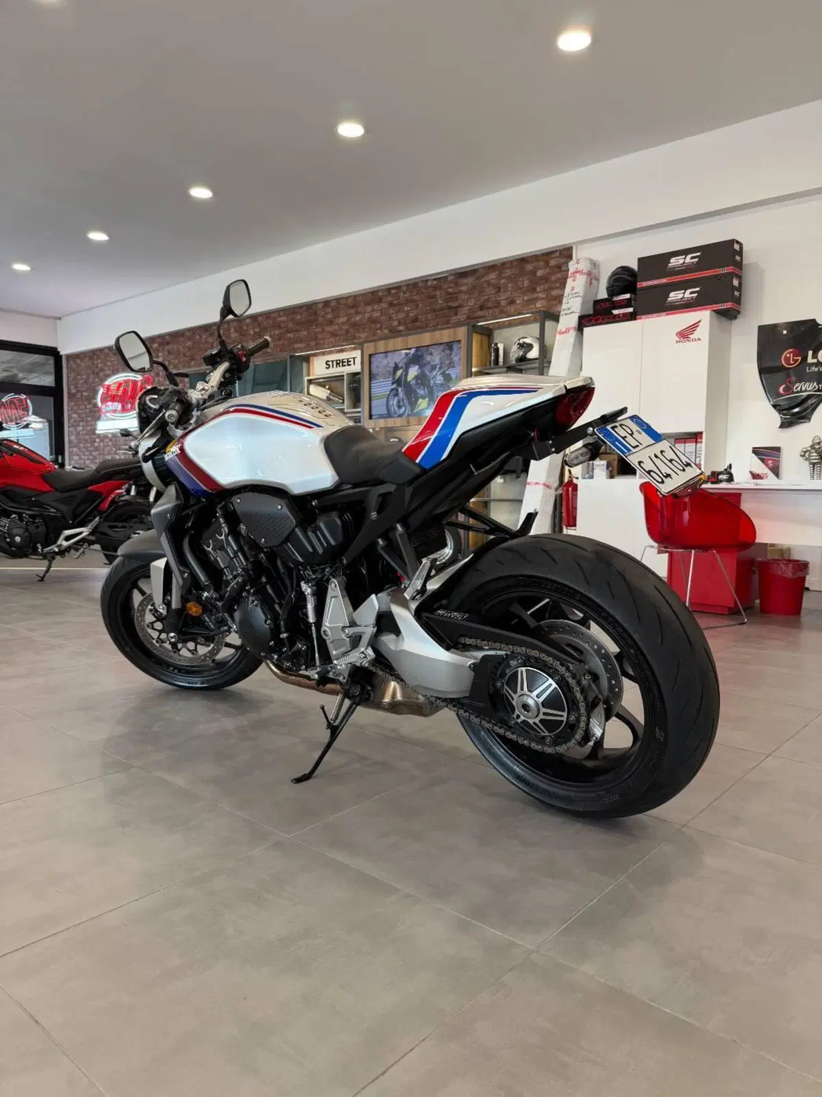 Honda CB 1000 R + Limited Edition (2019) (4)