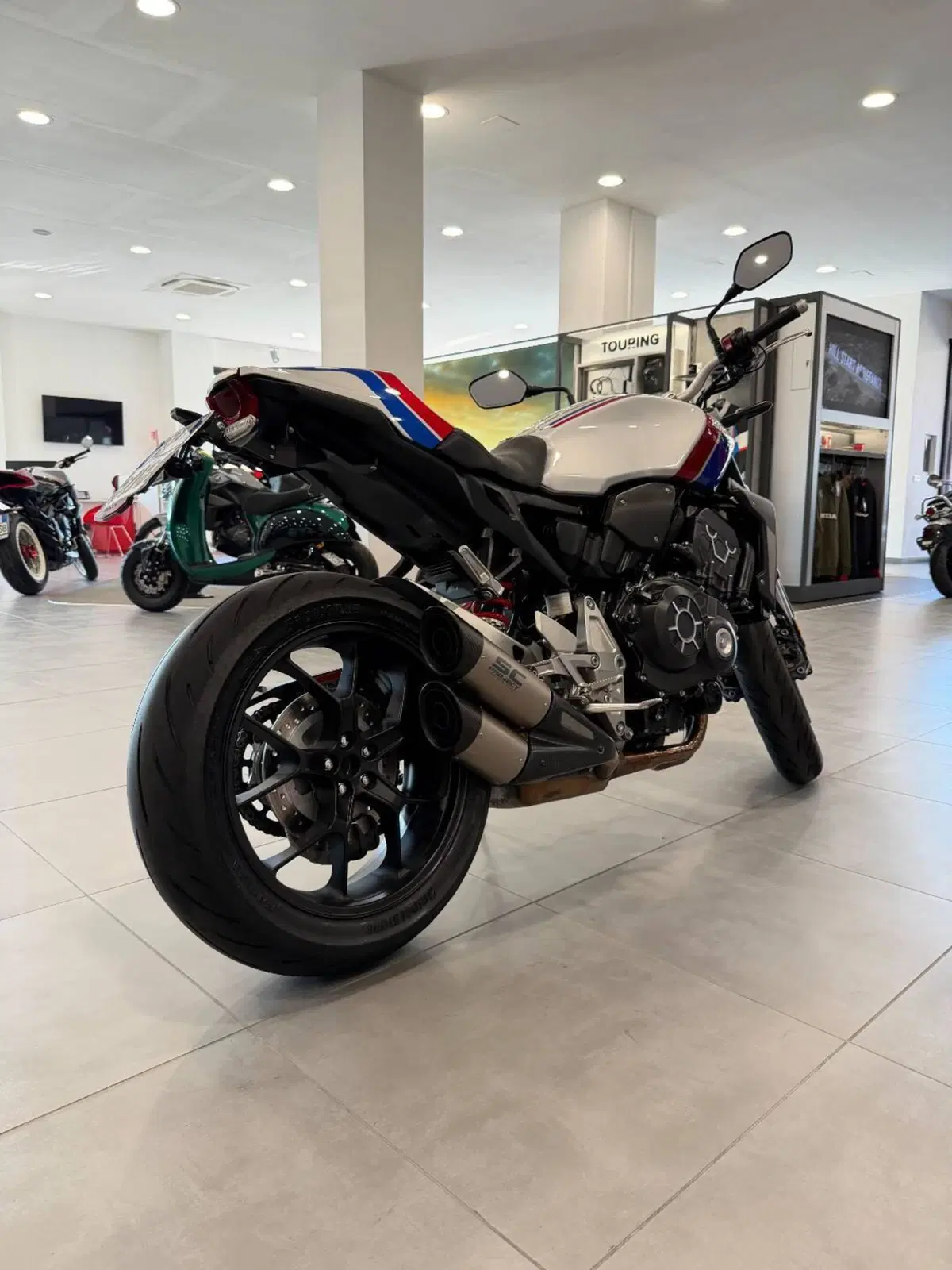 Honda CB 1000 R + Limited Edition (2019) (7)