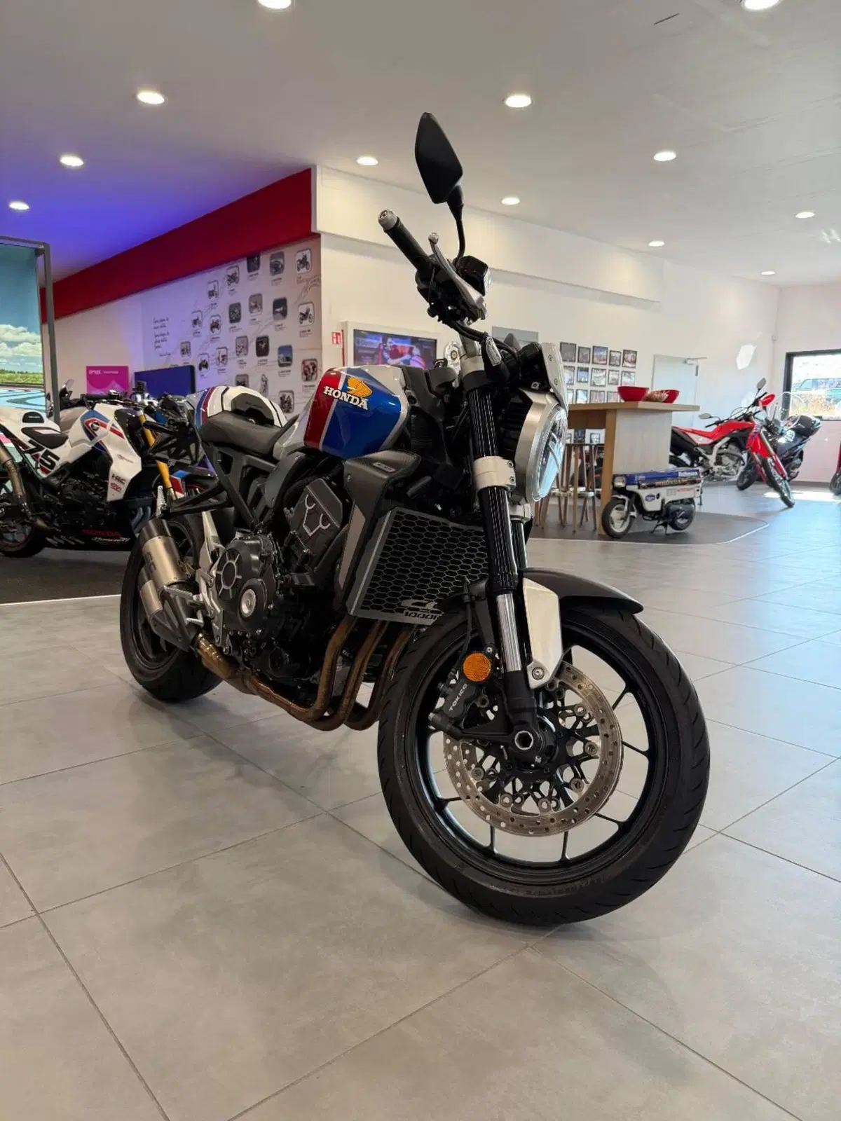Honda CB 1000 R + Limited Edition (2019) (6)