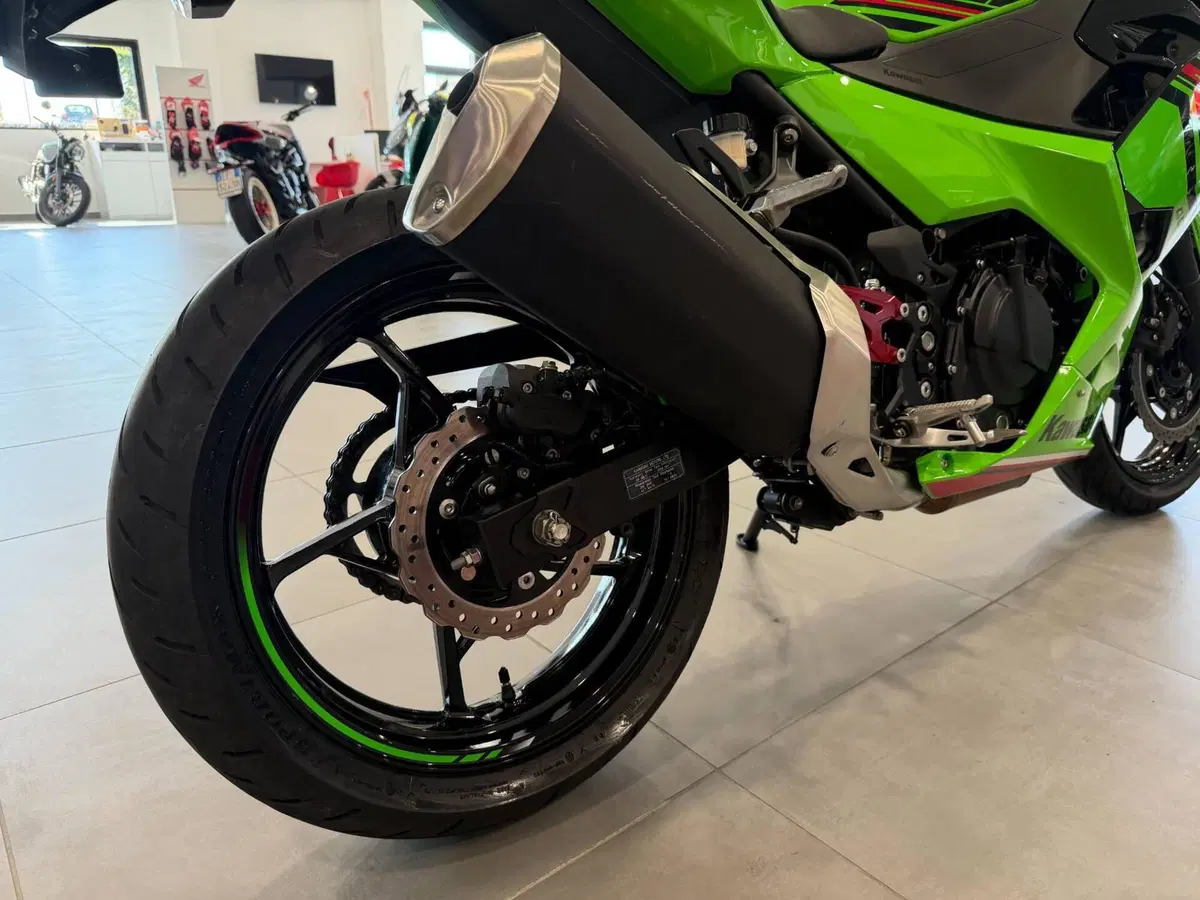 Kawasaki Ninja 400 Sport (2023) (14)