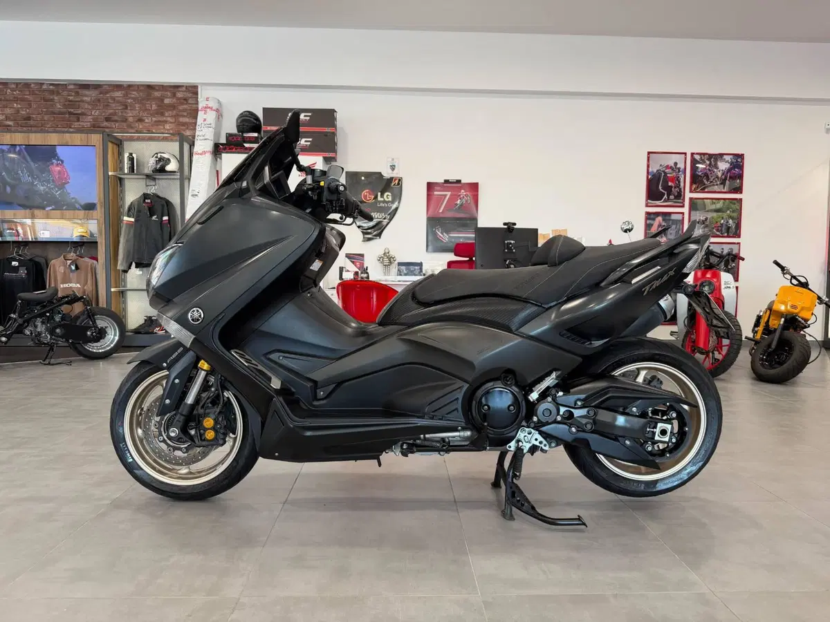 Yamaha T-Max 530 Iron Max ABS (2014 - 17) (3)