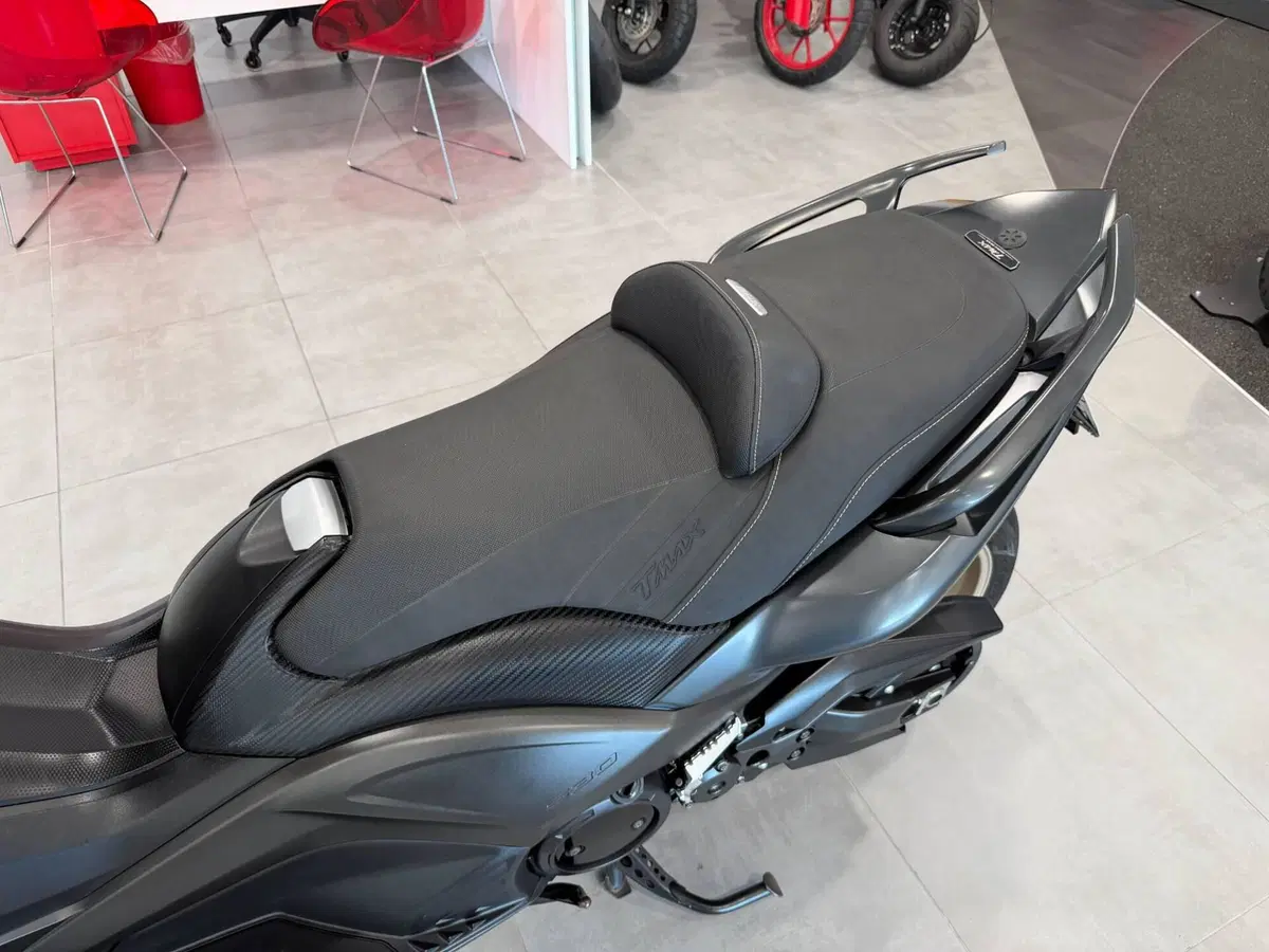Yamaha T-Max 530 Iron Max ABS (2014 - 17) (11)