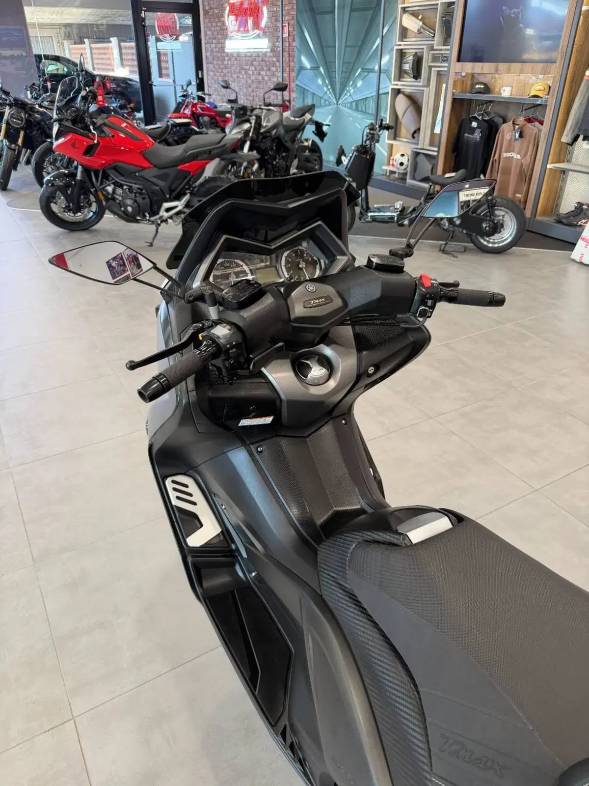 Yamaha T-Max 530 Iron Max ABS (2014 - 17) (8)