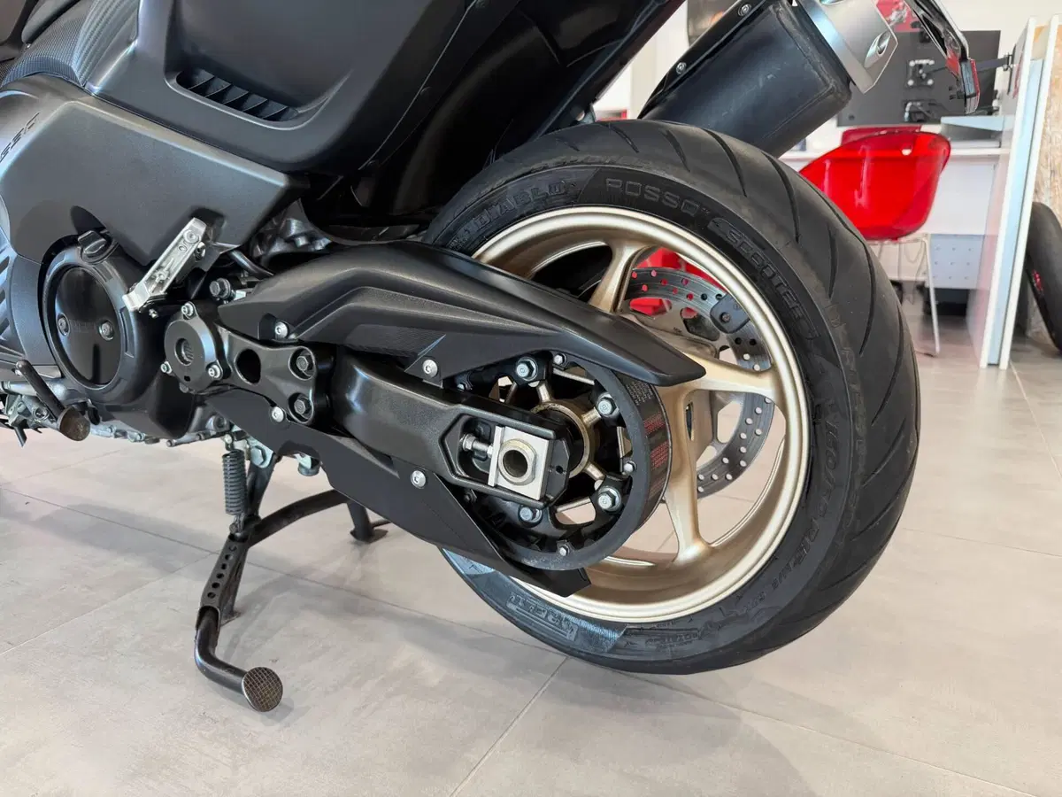 Yamaha T-Max 530 Iron Max ABS (2014 - 17) (13)