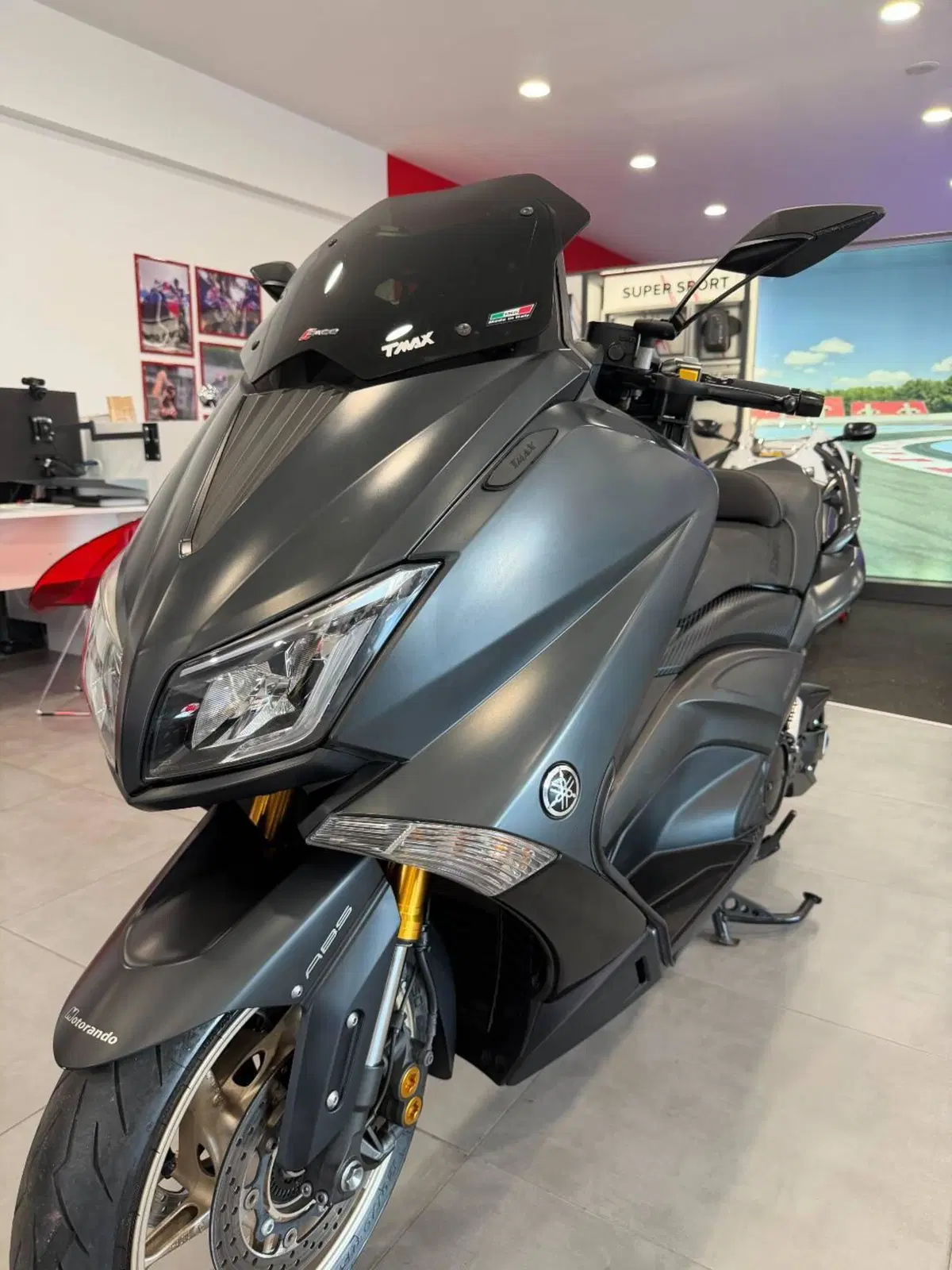 Yamaha T-Max 530 Iron Max ABS (2014 - 17) (2)