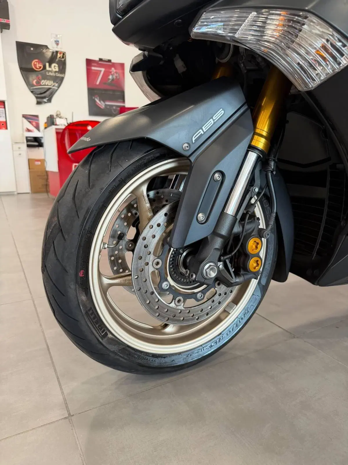 Yamaha T-Max 530 Iron Max ABS (2014 - 17) (12)