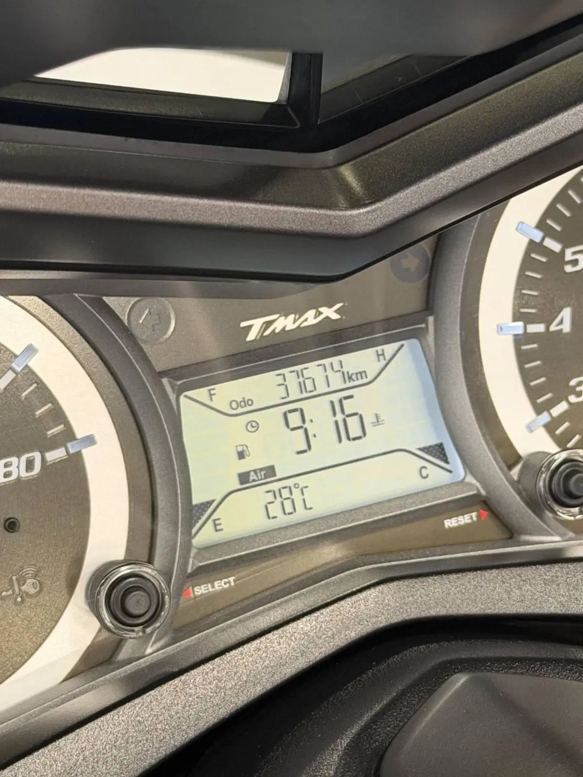 Yamaha T-Max 530 Iron Max ABS (2014 - 17) (16)
