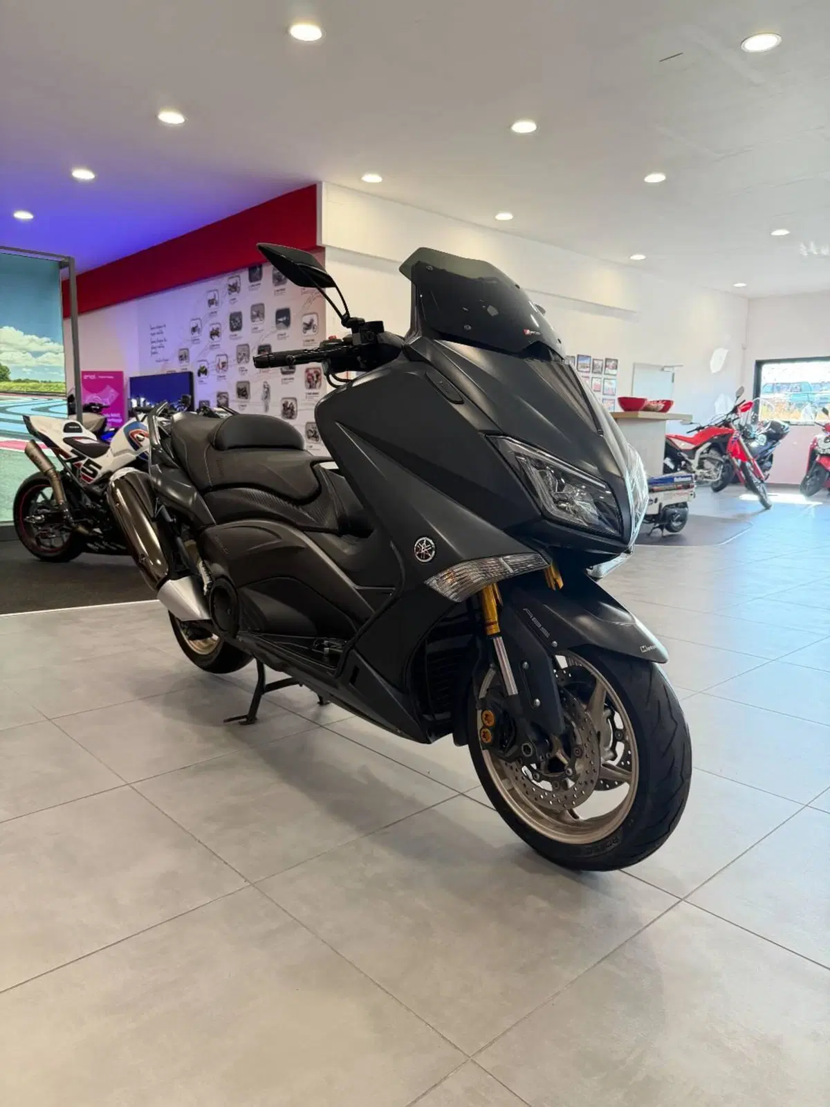 Yamaha T-Max 530 Iron Max ABS (2014 - 17) (6)