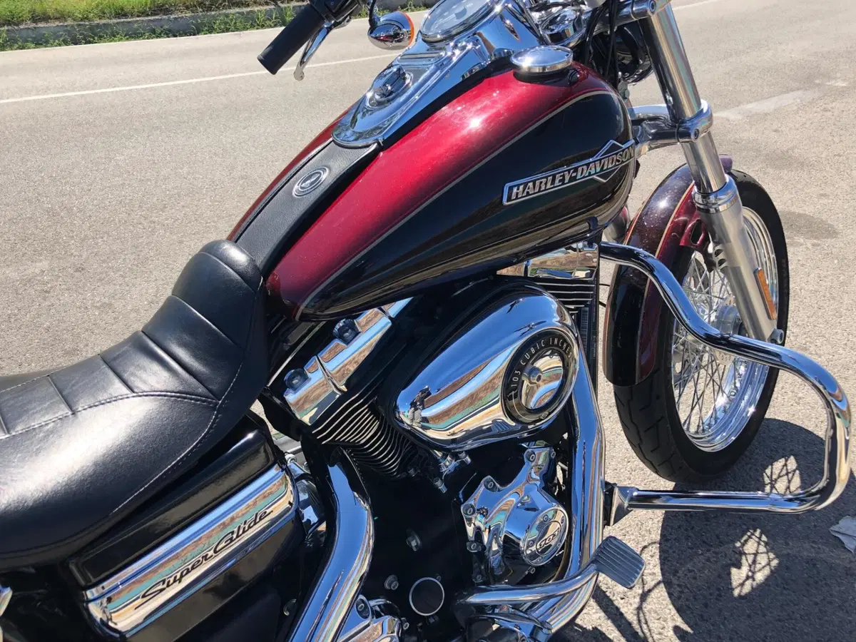 Harley-Davidson 1690 Super Glide Custom (2014) - FXDC (2)
