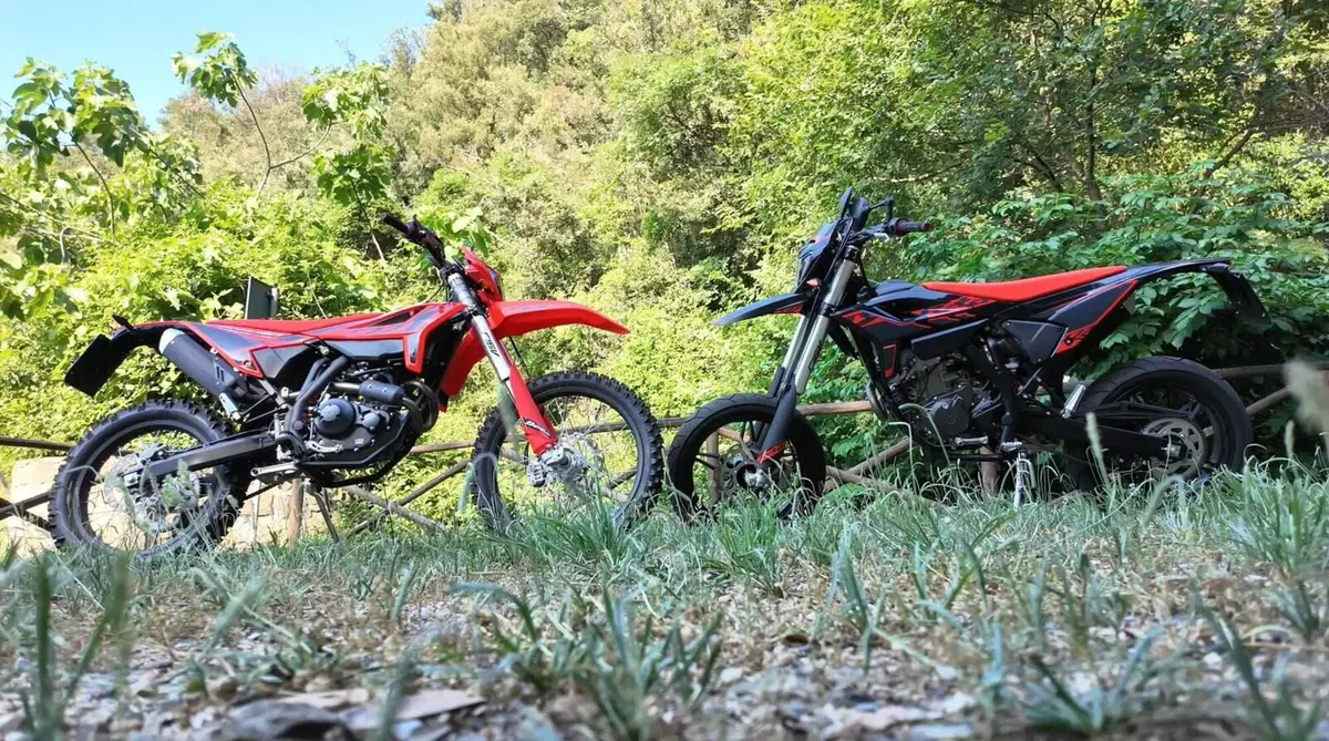 Beta 125: meglio Motard o Enduro? La scelta definitiva per patente A1 [VIDEO]