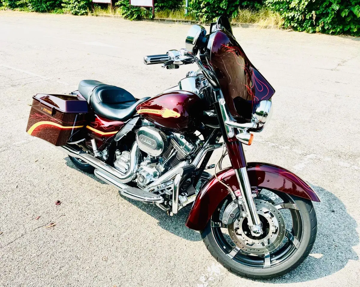 Harley-Davidson 1800 Street Glide (2010 - 11) - FLHXSE (2)