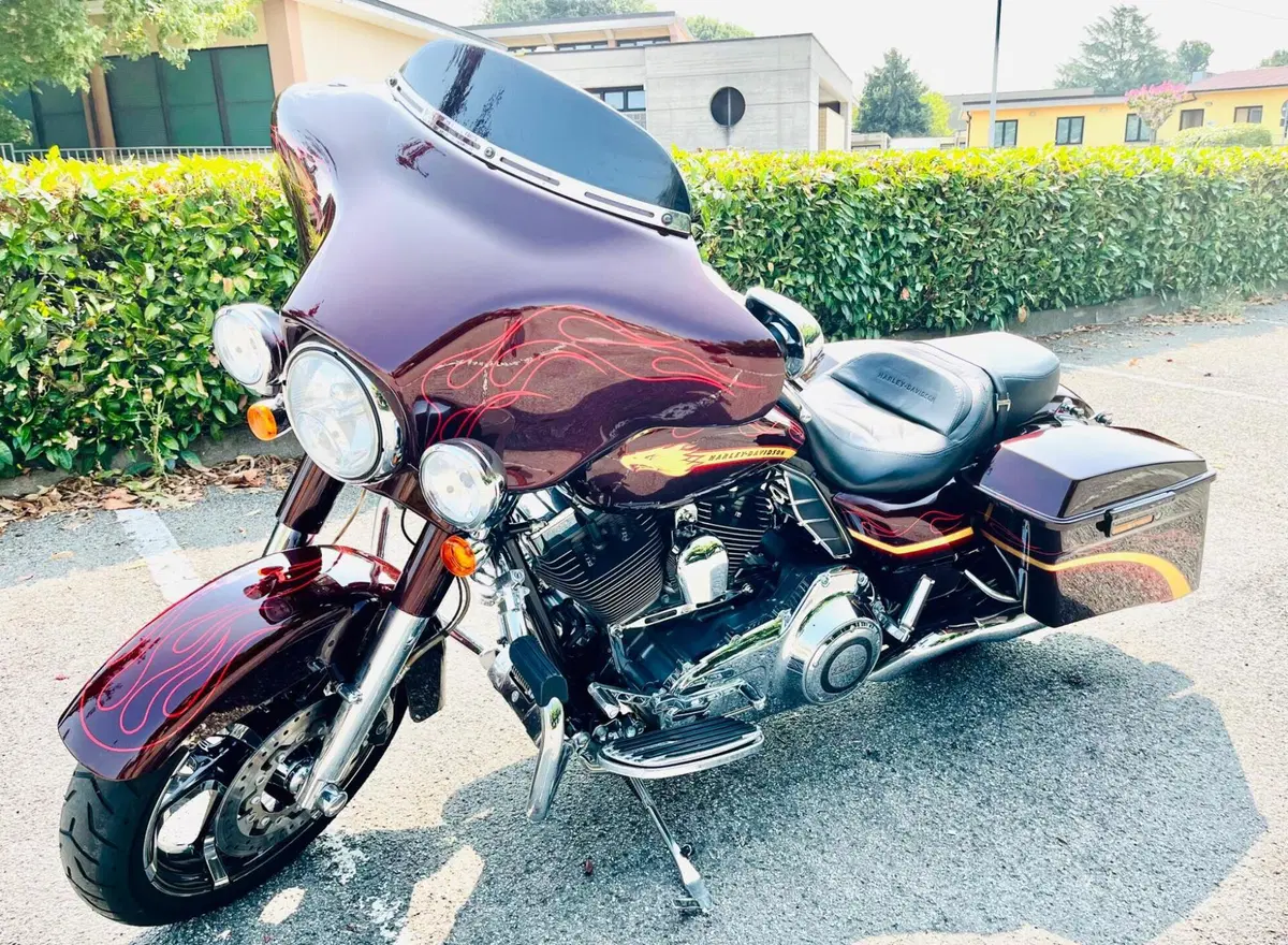 Harley-Davidson 1800 Street Glide (2010 - 11) - FLHXSE (4)