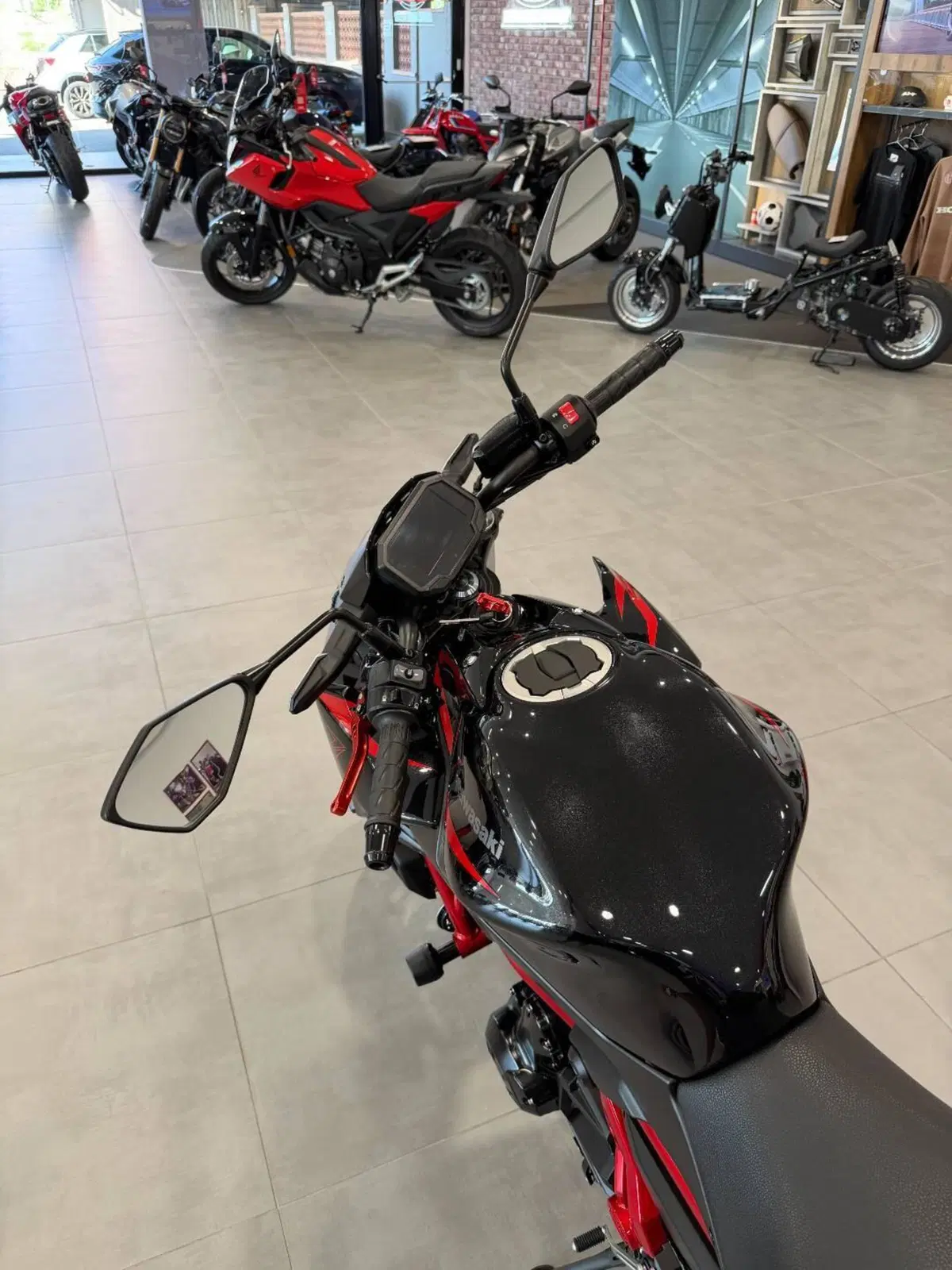 Kawasaki Z 650 (2025 - 26) (8)
