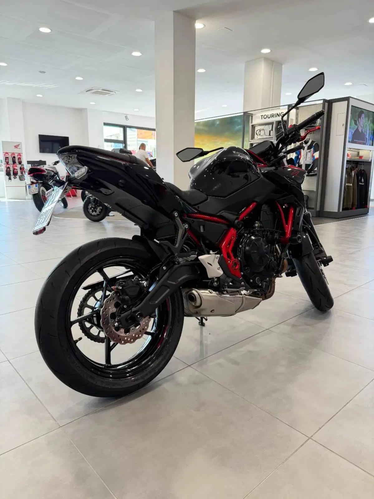 Kawasaki Z 650 (2025 - 26) (7)
