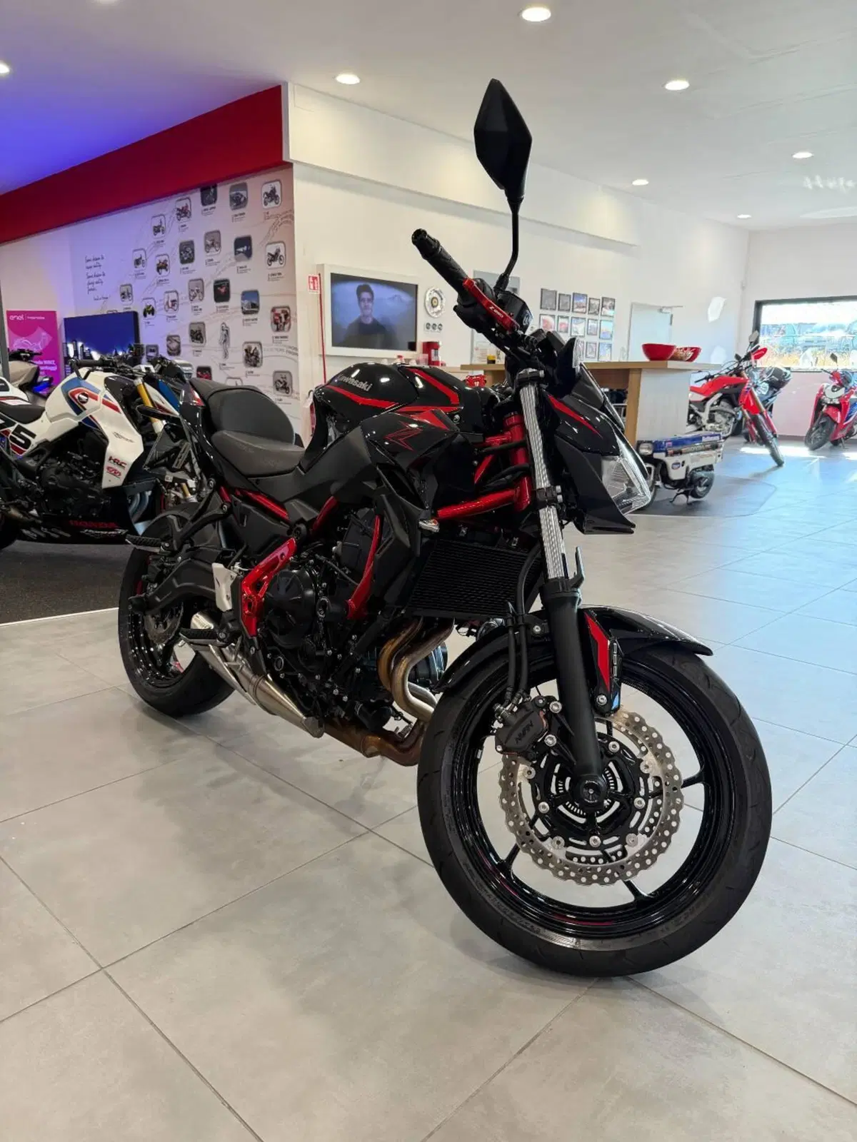Kawasaki Z 650 (2025 - 26) (5)