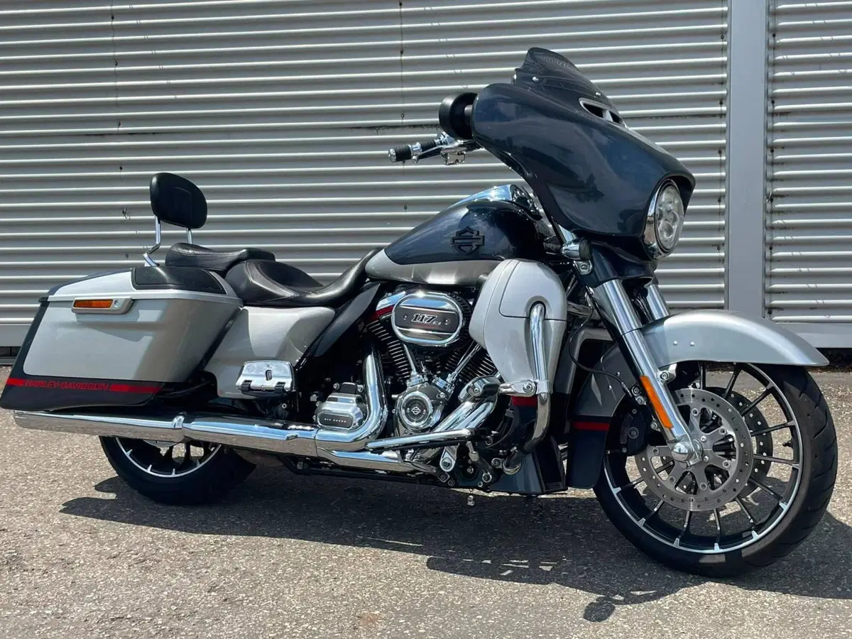 Harley-Davidson 117 Street Glide (2018 - 20) - FLHXSE