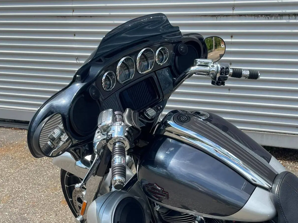 Harley-Davidson 117 Street Glide (2018 - 20) - FLHXSE (13)