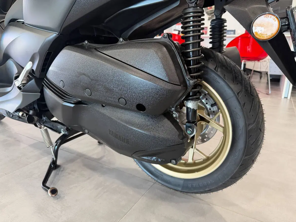 Yamaha X-Max 300 Tech Max (2020) (12)