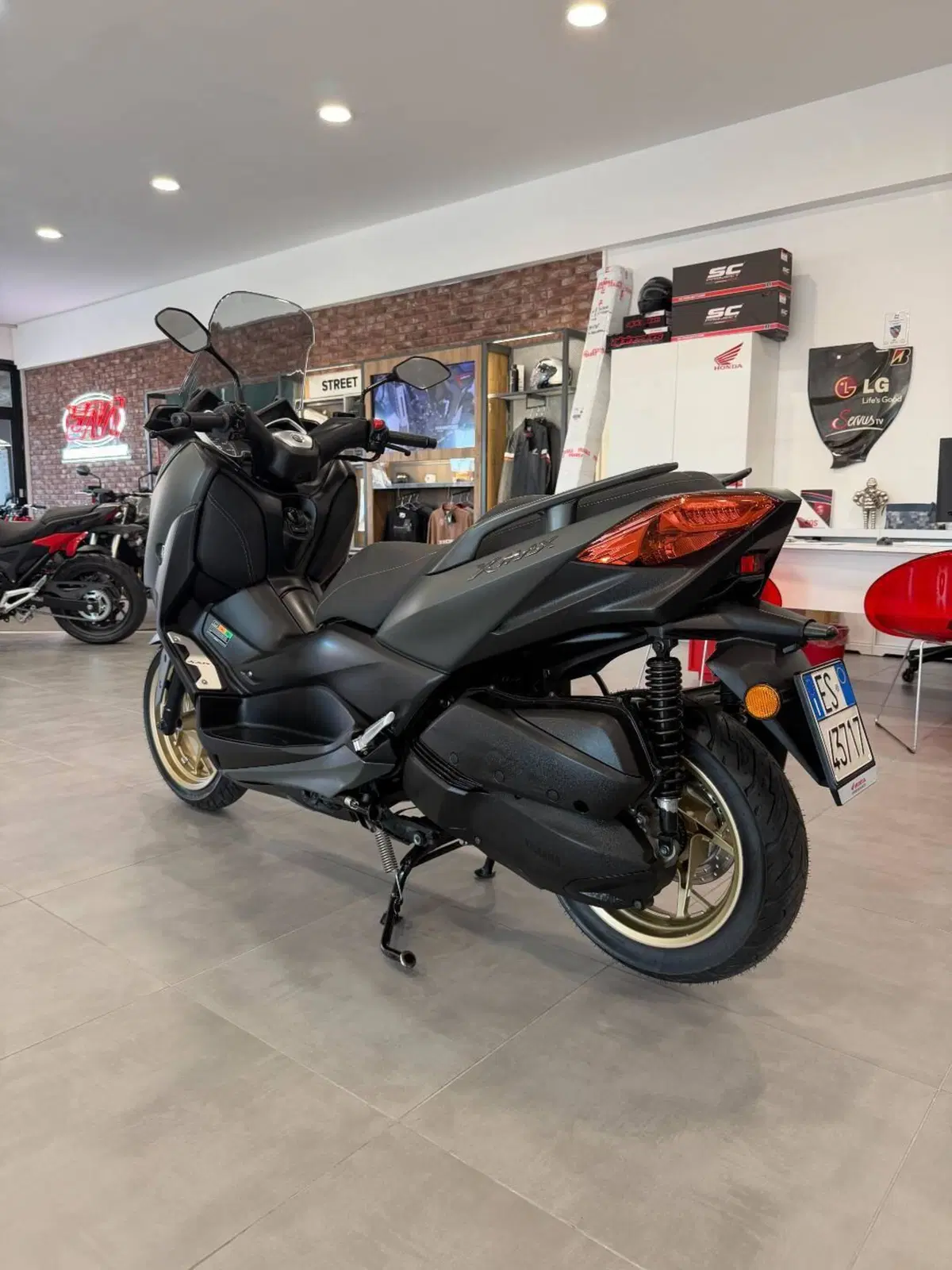 Yamaha X-Max 300 Tech Max (2020) (4)