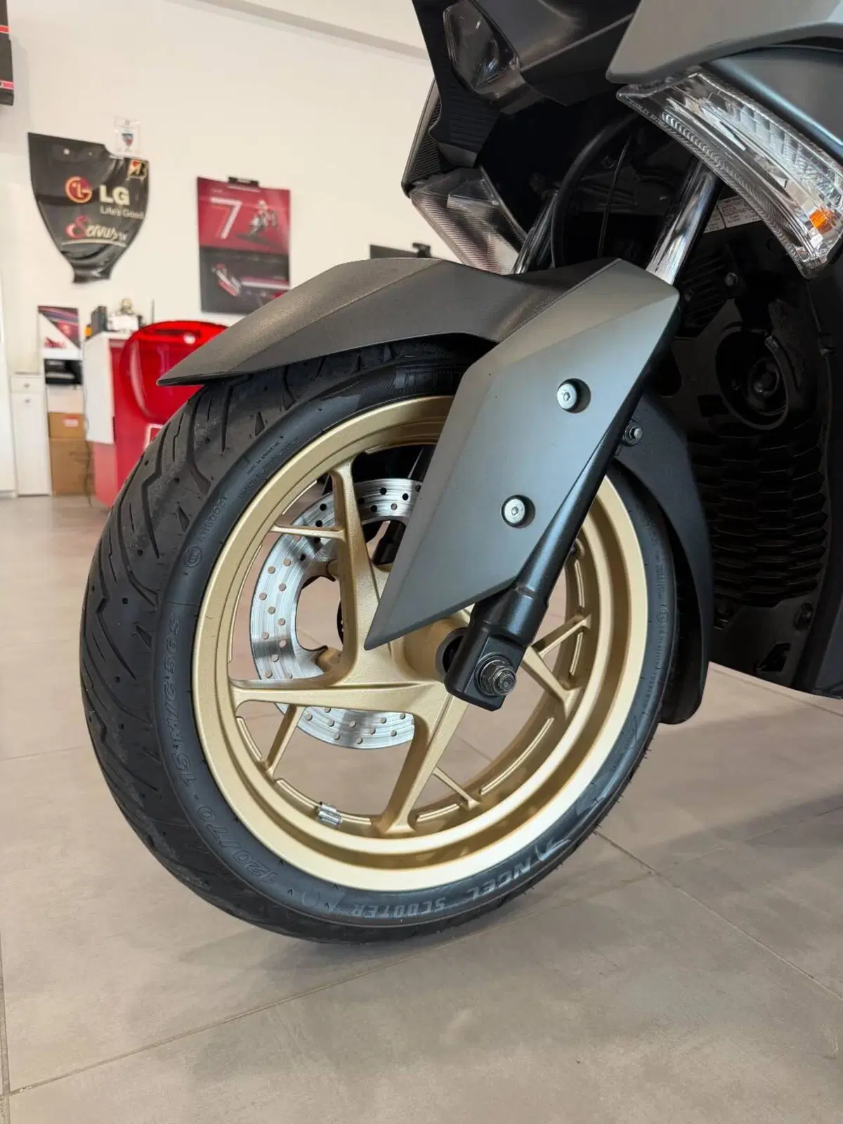 Yamaha X-Max 300 Tech Max (2020) (11)