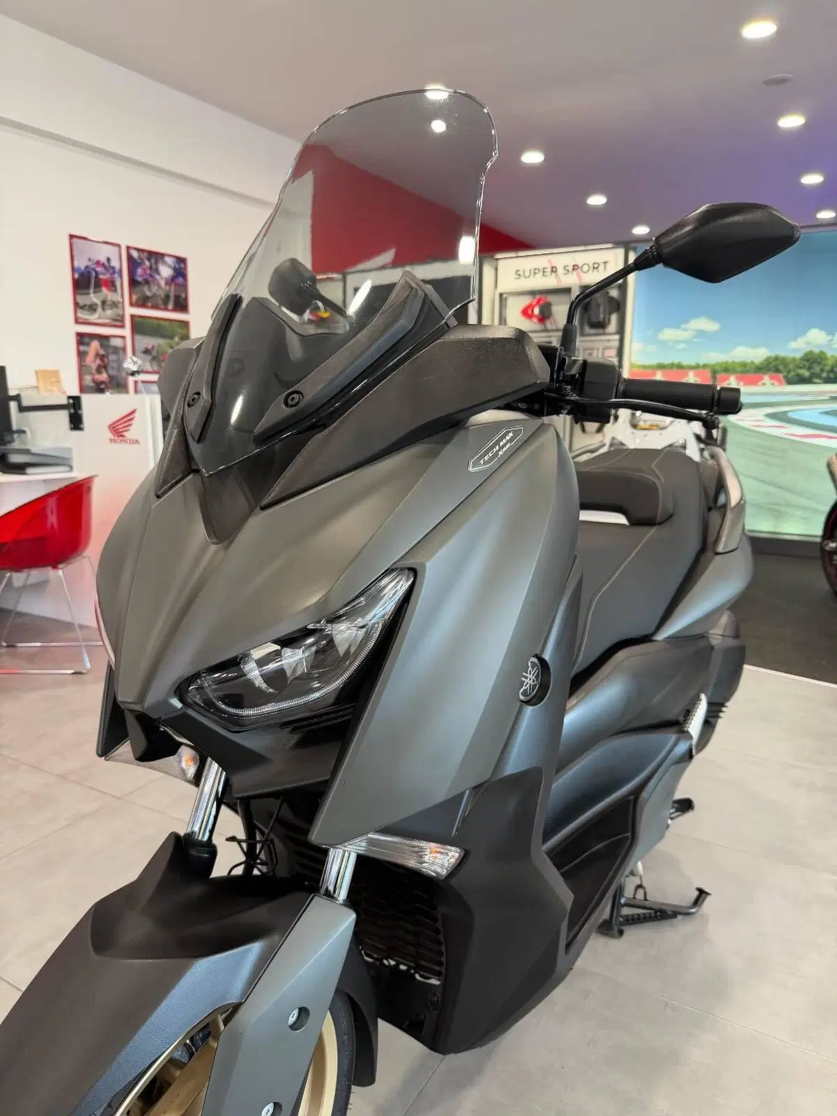 Yamaha X-Max 300 Tech Max (2020) (2)