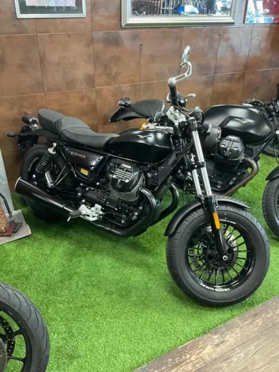 Moto Guzzi V9 Bobber (2018 - 20) usata