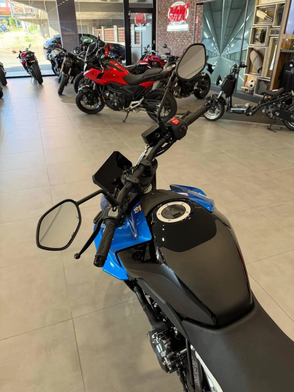 Suzuki GSX-8S (2025 - 26) (9)