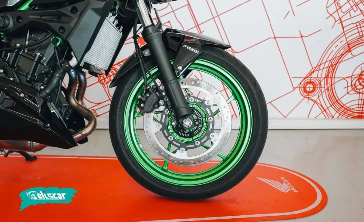 Kawasaki Z 500 SE (2024 - 26) (9)