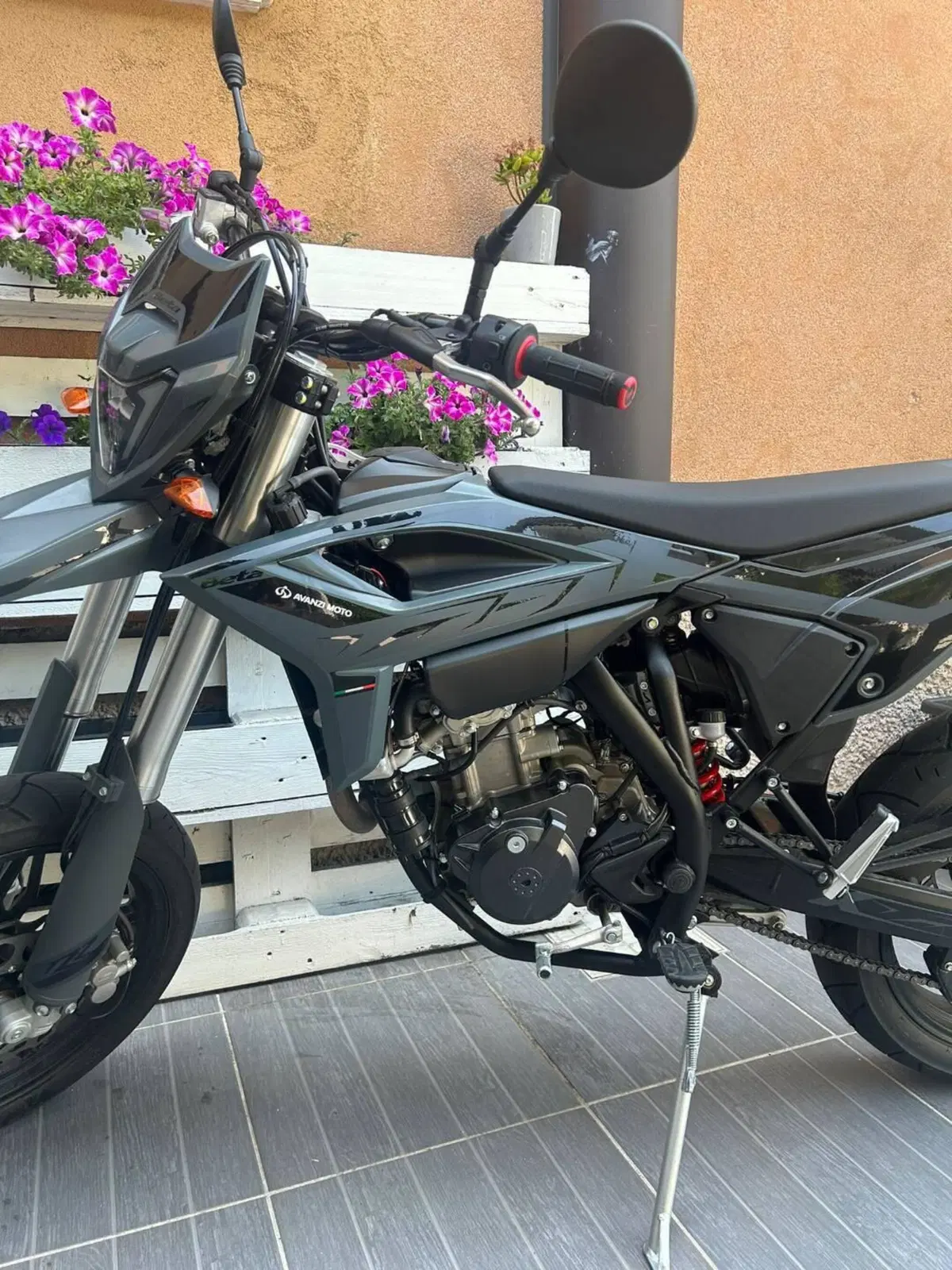 Betamotor RR 125 4T Motard T - X Special Edition (2025 - 26) (2)