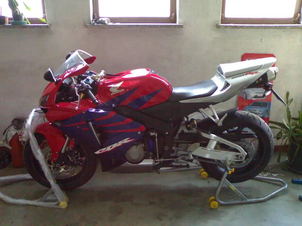 Honda CBR 600 RR (2005 - 06) (2)