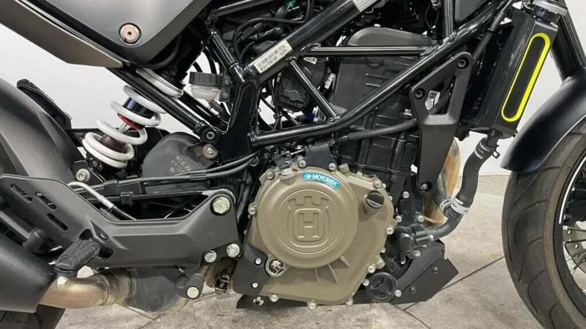 Husqvarna Svartpilen 401 (2021 - 23) (4)