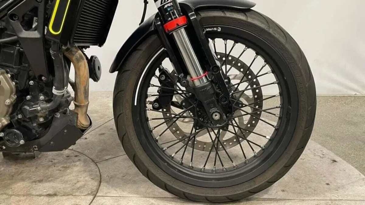 Husqvarna Svartpilen 401 (2021 - 23) (5)