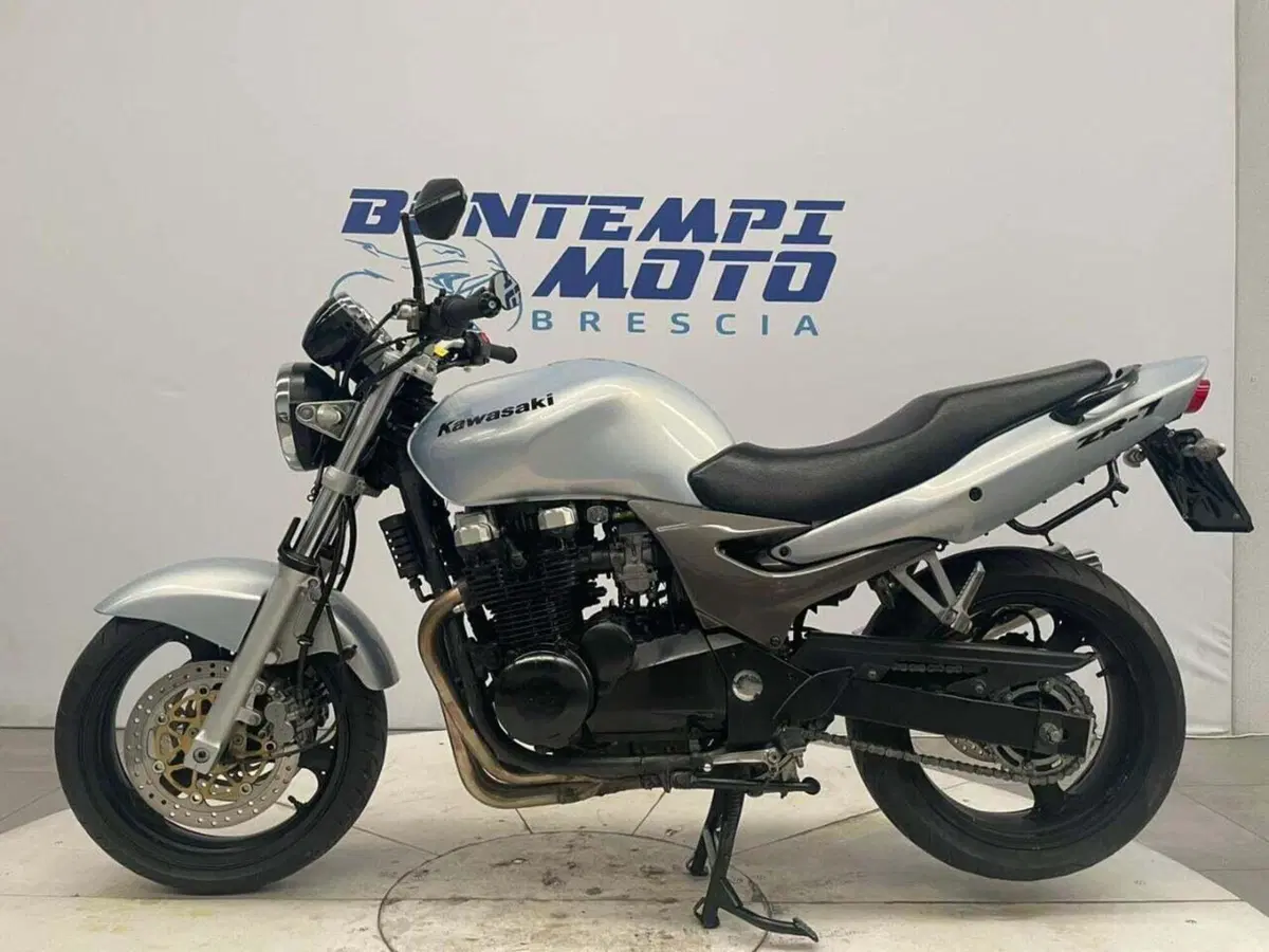 Kawasaki ZR-7 (2001 - 04) (2)