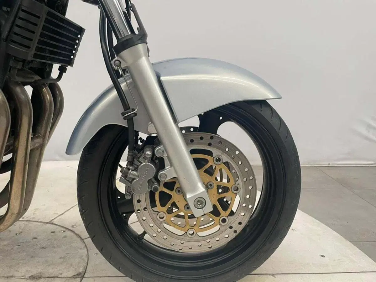 Kawasaki ZR-7 (2001 - 04) (7)